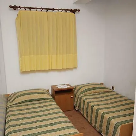 Apartmani Ujdur Omiš Zewnętrze zdjęcie